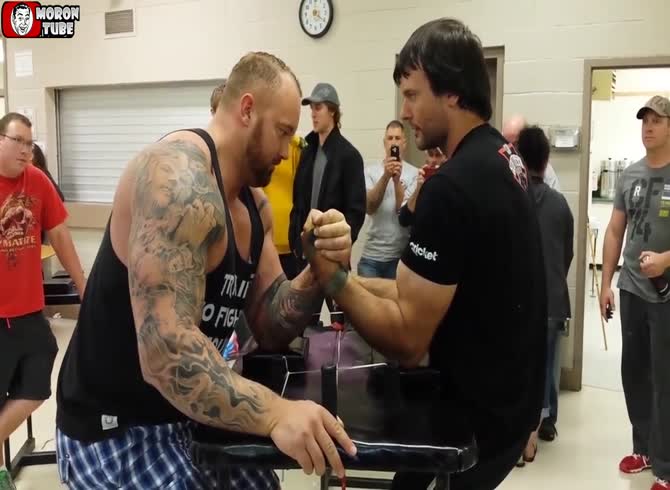Video: The double world arm wrestling champion makes fun of The Mountain from Game of Thrones